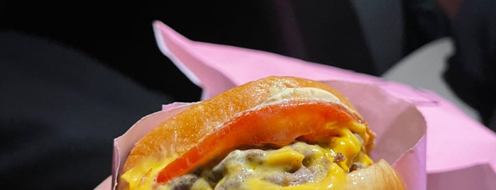 Sign Burger is one of Drivethru&pickup - riyadh.
