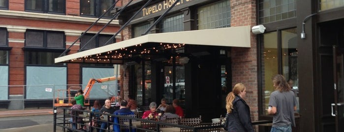 Tupelo Honey is one of Lugares favoritos de Jason.