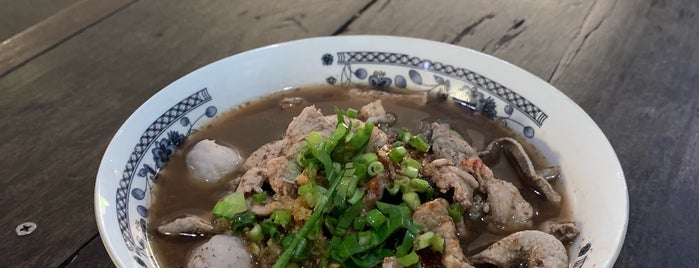 Phra-Athit Boat Noodle is one of Bangkok.