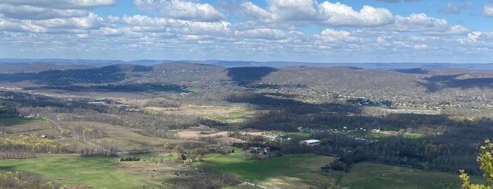 Wawayanda Mountain Summit is one of Things to due.