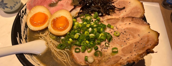 博多長浜らーめん よかと is one of 麺.