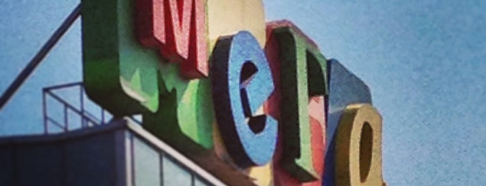 MEGA Mall is one of Lieux qui ont plu à Frank.
