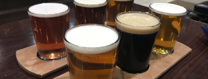 The Brewery Tap is one of Carlさんのお気に入りスポット.