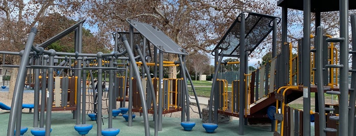 Griffith Park Rec Center Playground is one of สถานที่ที่ Lau ถูกใจ.
