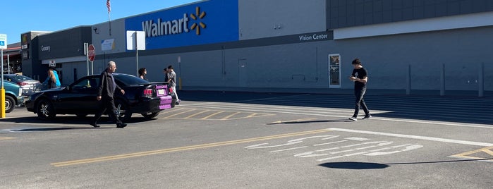 Walmart Supercenter is one of Tempat yang Disukai Patricia.