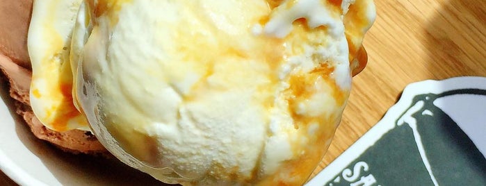 Salt & Straw is one of Parulさんのお気に入りスポット.