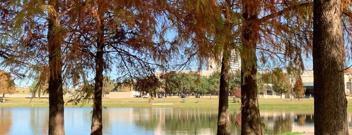 Richard Greene Linear Park is one of Lugares favoritos de Oscar.