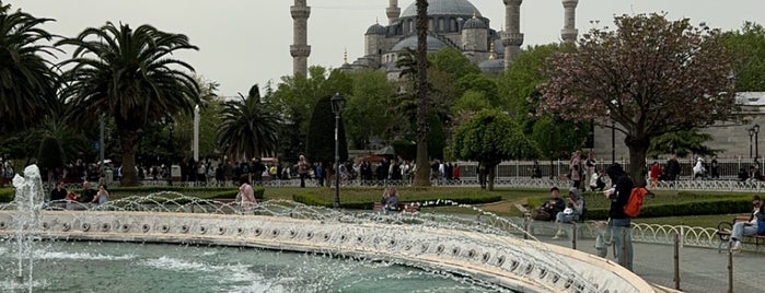 Sultanahmet Meydanı Süs Havuzu is one of Gezilecek.