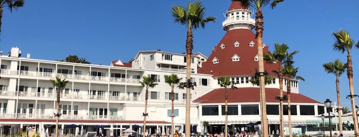 Hotel del Coronado is one of Lugares favoritos de Dave.