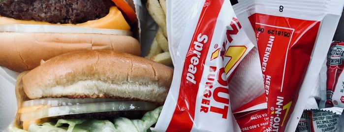 In-N-Out Burger is one of Locais salvos de Nick.