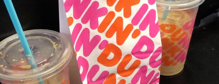 Dunkin' is one of สถานที่ที่ Andrew ถูกใจ.