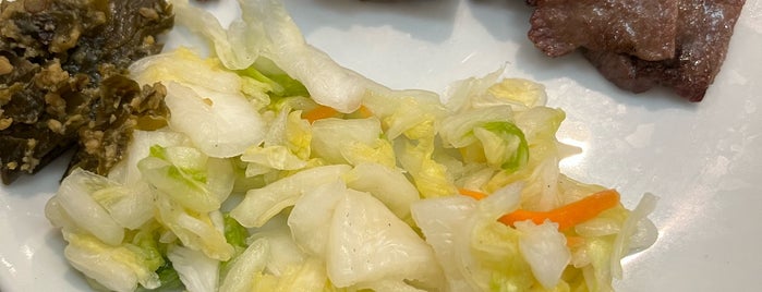 牛たん炭焼 利久 is one of 食べ物.