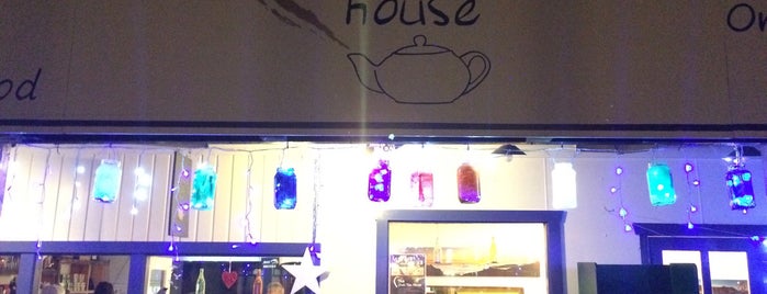 The Chai Tea House is one of Locais curtidos por Tom.