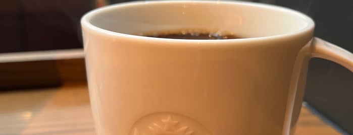 Starbucks is one of 電源があるお店.
