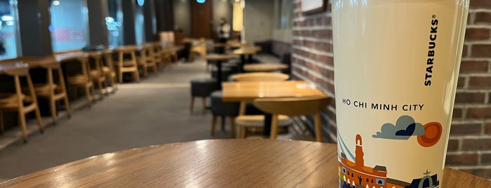 Starbucks is one of カフェ5.