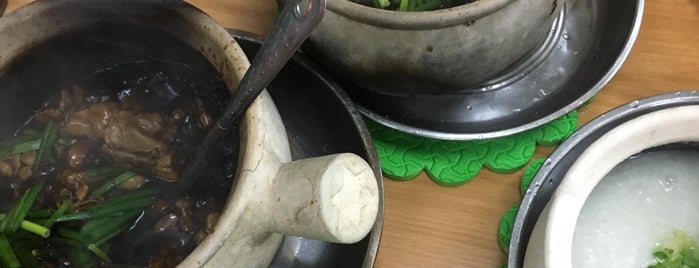 Ah Nam Claypot Frog Porridge (阿南砂煲活田鸡) is one of Penang.