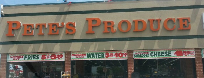 Pete's Produce is one of สถานที่ที่ Joel ถูกใจ.
