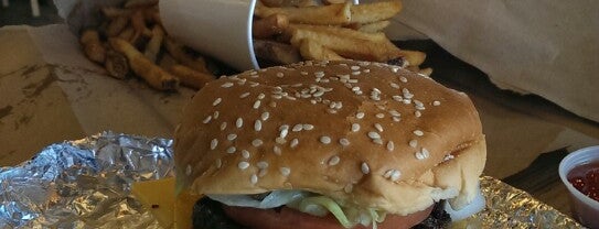 Five Guys is one of Jeffさんのお気に入りスポット.