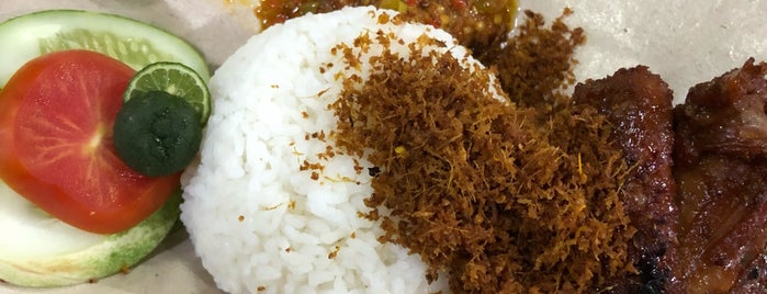 Ayam Lengkuas Setiabudi is one of Must try.