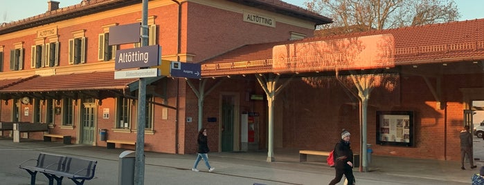 Bahnhof Altötting is one of Bahnhoefe.