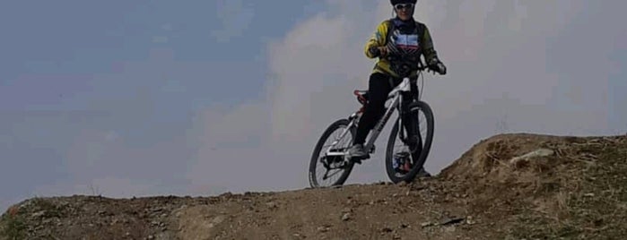 Chitgar Bike Track | پیست دوچرخه سواری چیتگر is one of Lieux qui ont plu à Rozhin.