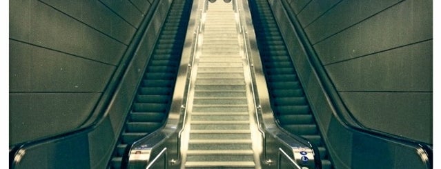 Nomismatokopio Metro Station is one of Posti che sono piaciuti a Nancy 🎀👑.