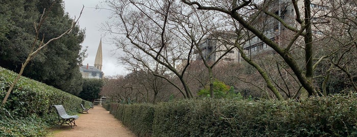 Jardin Nicole-de-Hauteclocque is one of Hotspots Wifi Orange - Les Parcs Parisiens.