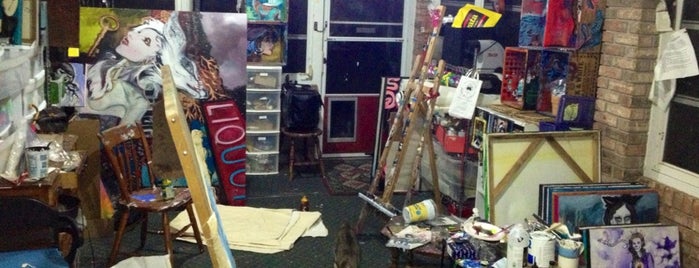 Shannon's Spectacular Studio is one of Posti che sono piaciuti a Shannon.