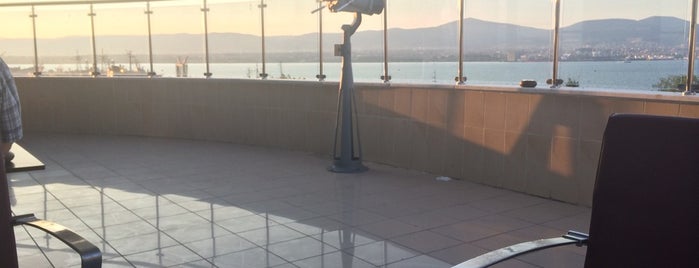 Yakamoz Roof Bar is one of Erhan'ın Beğendiği Mekanlar.