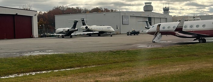 Teterboro Airport (TEB) is one of Aeroportos.