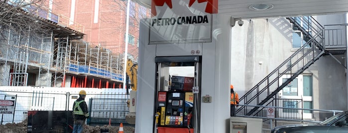 Petro-Canada is one of Lieux qui ont plu à Cristiane.