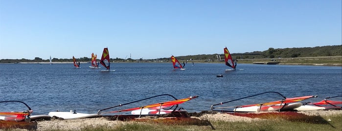 Wind & Kite Surfschool Veerse Dam is one of Lieux sauvegardés par Ozan.
