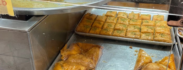 Al-sham Sweets and Pastries is one of Astoria Bucketlist.