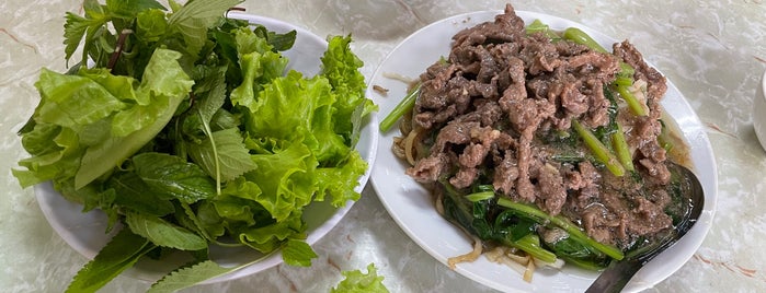 Phở Xào Phú Mỹ is one of Hanoi food.