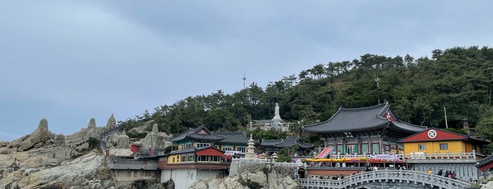 Haedong Yonggungsa Temple is one of Busan.