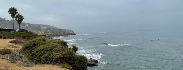 Santa Cruz Cliffs is one of Debbie'nin Kaydettiği Mekanlar.