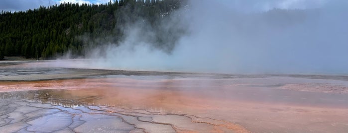 Grand Prismatic Spring is one of US Road trip.