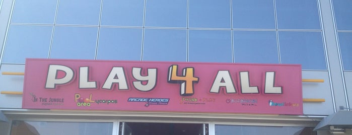 Play4all is one of สถานที่ที่ George ถูกใจ.