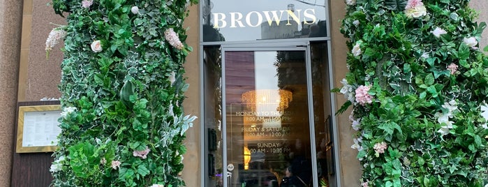 Browns is one of Everywhere I've eaten in Glasgow.