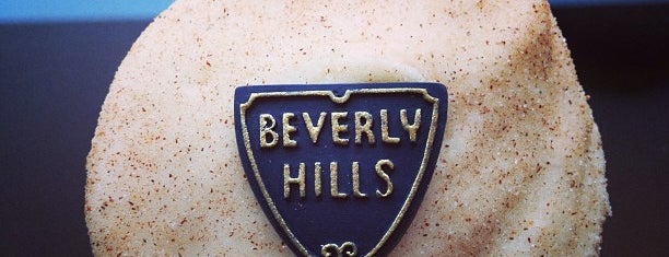 Sprinkles Beverly Hills Cupcakes is one of Tempat yang Disukai Amy.