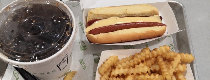 Shake Shack is one of The 15 Best Places for Hot Dogs in Jeddah.