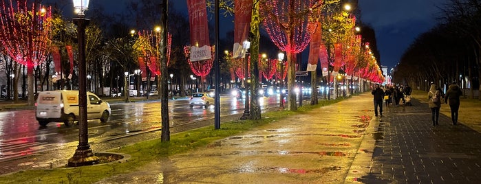 Espace Pierre Cardin is one of 75008 / CHAMPS-ÉLYSÉES — MADELEINE.