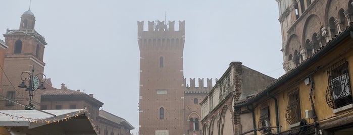 Piazza Duomo is one of สถานที่ที่ Vito ถูกใจ.