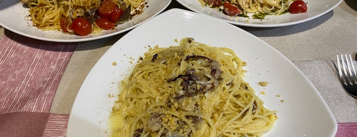 M' N M Vineria & Spaghetteria is one of Lieux qui ont plu à Giuseppe.