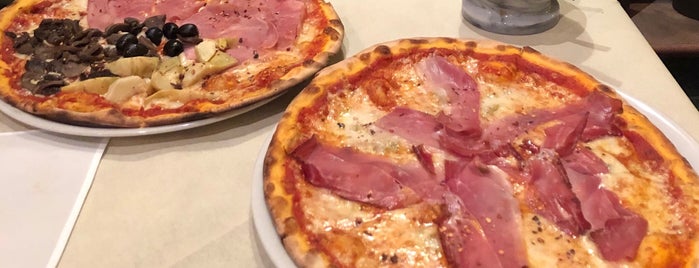 Trattoria Pizzeria Ristorante in Borgovico is one of Cusp25さんのお気に入りスポット.
