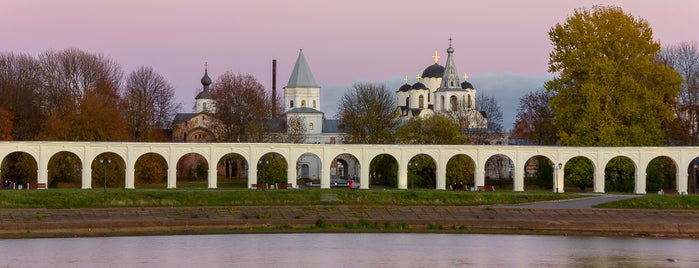 Аркада гостиного двора is one of Новгородский музей-заповедник.