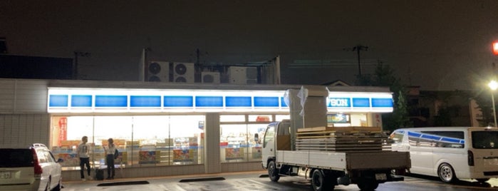 ローソン 大阪空港東店 is one of LAWSON.