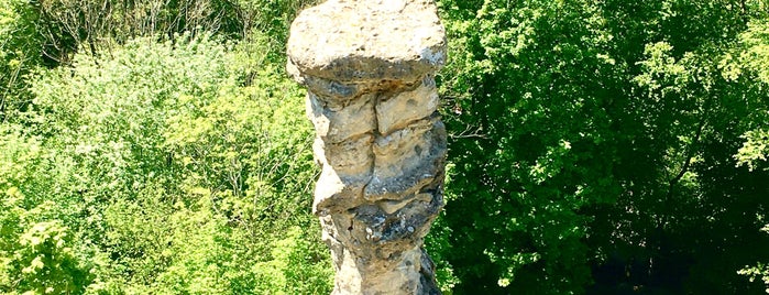 Devil's Chimney is one of Anglie.