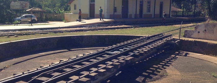 Estação Ferroviária de Tiradentes is one of สถานที่ที่ Danielle ถูกใจ.