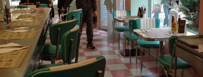 Peggy Sue's is one of Bares y restaurantes Zgz.